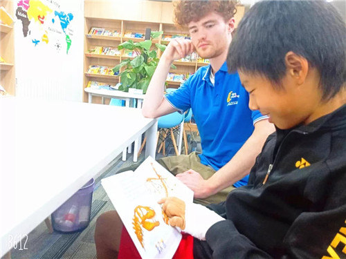 兩個(gè)月 讀完15本書 英語(yǔ)等級(jí)從2.1升至4.0 —學(xué)員Daniel學(xué)習(xí)歷程回顧 兩個(gè)月 讀完15本書 英語(yǔ)等級(jí)從2.1升至4.0 —學(xué)員Daniel學(xué)習(xí)歷程回顧